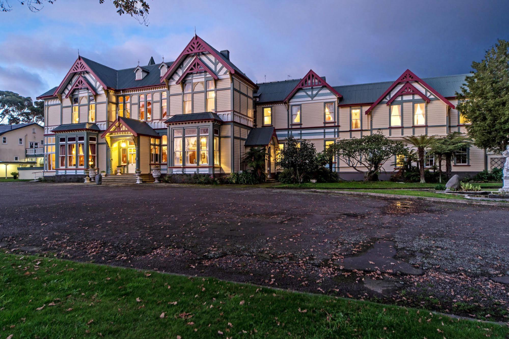 Highden Manor Estate Hotel Palmerston North Exterior photo