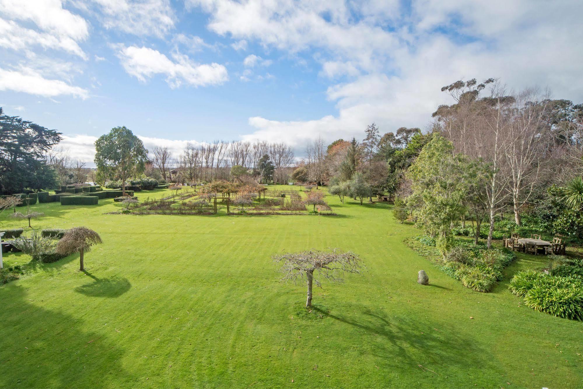 Highden Manor Estate Hotel Palmerston North Exterior photo